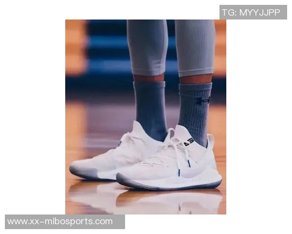 库里谈第三次穿女款签名鞋的感受与赛季鞋款选择的变化 库里谈第三次穿女款签名鞋的感受与赛季鞋款选择的变化